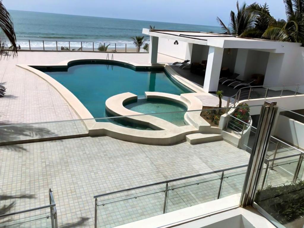 Villa Somone Pied Dans L'Eau Exterior foto