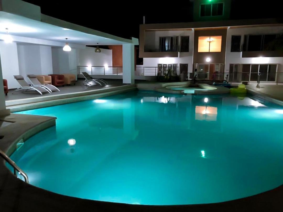 Villa Somone Pied Dans L'Eau Exterior foto